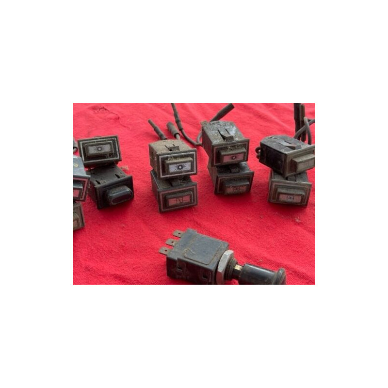 GROS LOT DE BOUTONS TABLEAU DE BORD DIVERS CITROEN DS