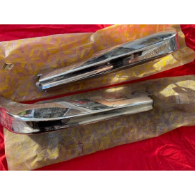 2 bananes de pare-choc AVD et AVG neuve original RENAULT 16 TS 1ère génération