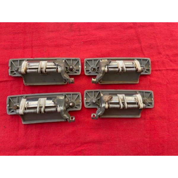 4 poignées de portes extérieur inox DS 20 et 23 année modèle 1975