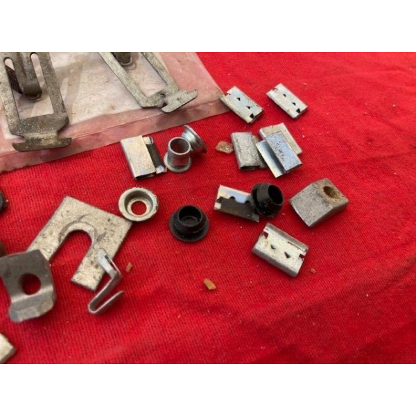 Lot de petite pièces accastillage phare et int neuves BMW E9 3.0 CS CSI