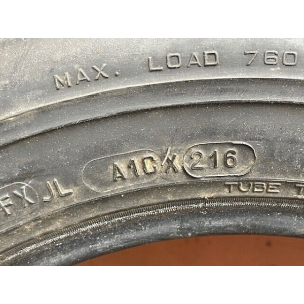 Pneu Michelin 135-14 ZX neuf Citroën Renault Peugeot 204 304