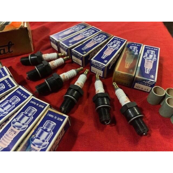 Lot de 12 bougies neuves origine Marchal HFS34 Ferrari 250 GTO V12 Colombo