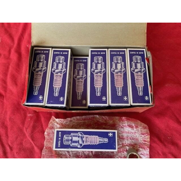 Lot de 12 bougies neuves origine Marchal H34F Ferrari 250 GTO V12 Colombo