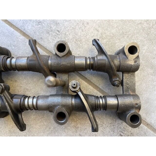 Rampe de culbuteurs moteur 812 Alpine A110 1300G ou Renault 8 Gordini