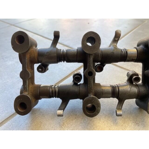 Rampe de culbuteurs moteur 812 Alpine A110 1300G ou Renault 8 Gordini