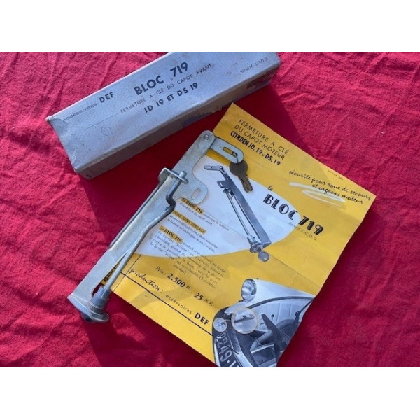 Accessoire neuf original serrure capot avant Citroën ID DS 19 ou 21 maxi 1967
