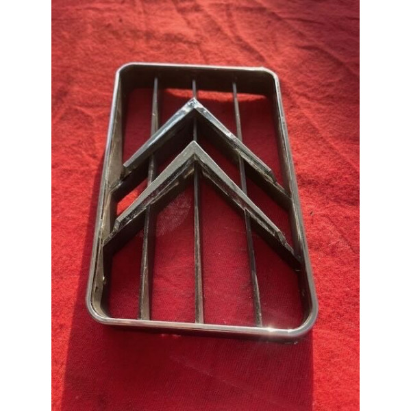 Enjoliveur capot origine Citroën SM Maserati