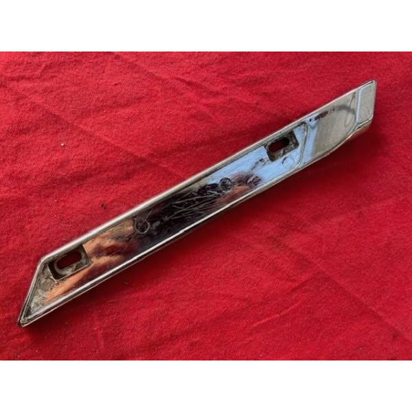 Support sigle latéral custode arrière origine Citroën SM Maserati