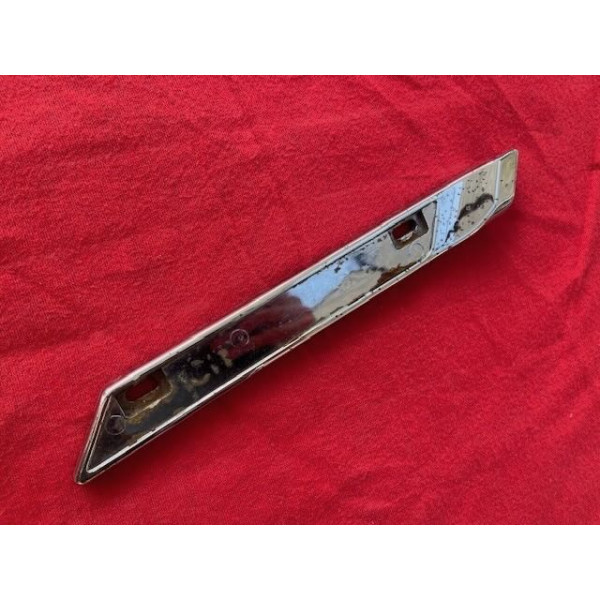 Support sigle latéral custode arrière origine Citroën SM Maserati