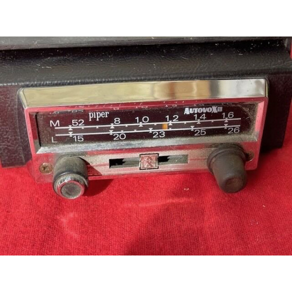 Petite radio Autovox sur console accessoire origine Citroën ID DS 1970 à 1975