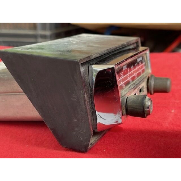 Petite radio Autovox sur console accessoire origine Citroën ID DS 1970 à 1975