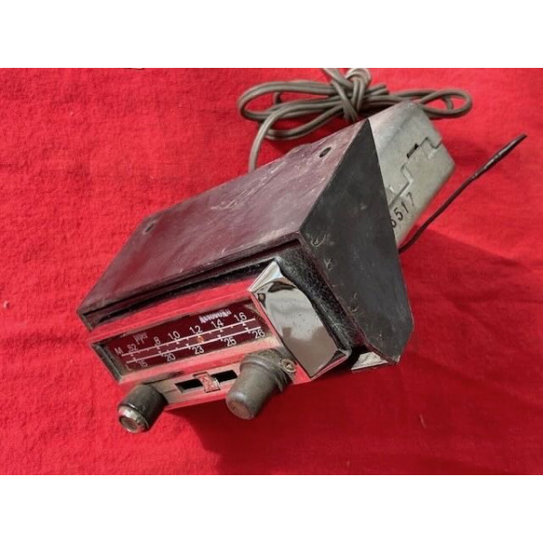 Petite radio Autovox sur console accessoire origine Citroën ID DS 1970 à 1975