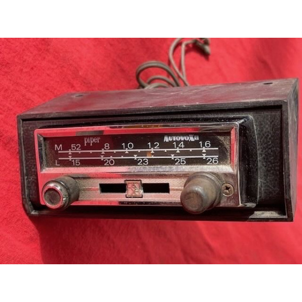 Petite radio Autovox sur console accessoire origine Citroën ID DS 1970 à 1975