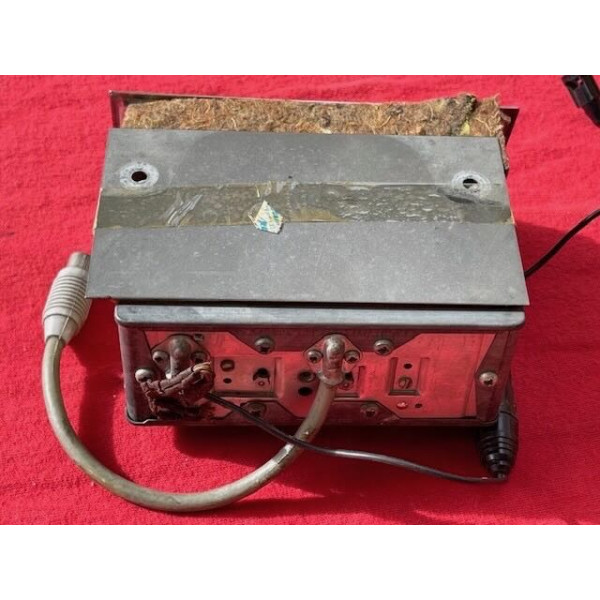 Petite radio Ara avec façade accessoire origine Citroën ID DS 1970 à 1975