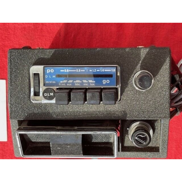 Petite radio Ara neuve sur console accessoire origine Citroën ID DS 1970 à 1975
