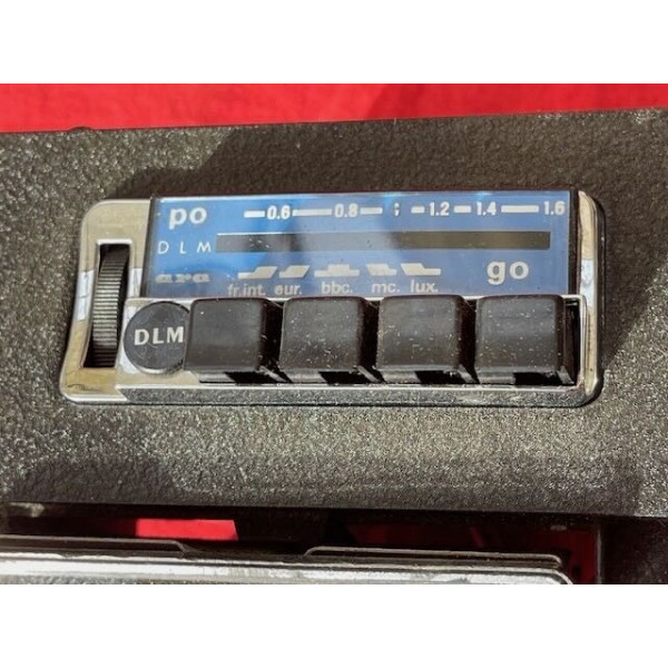 Petite radio Ara neuve sur console accessoire origine Citroën ID DS 1970 à 1975
