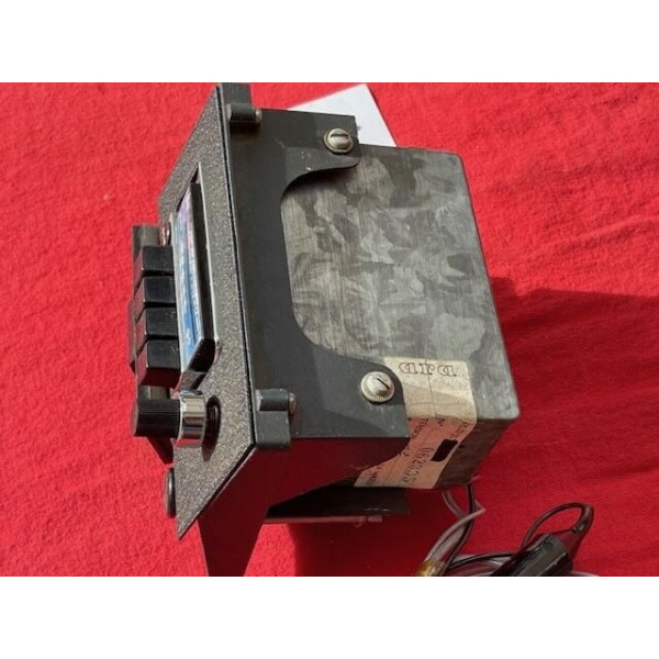 Petite radio Ara neuve sur console accessoire origine Citroën ID DS 1970 à 1975