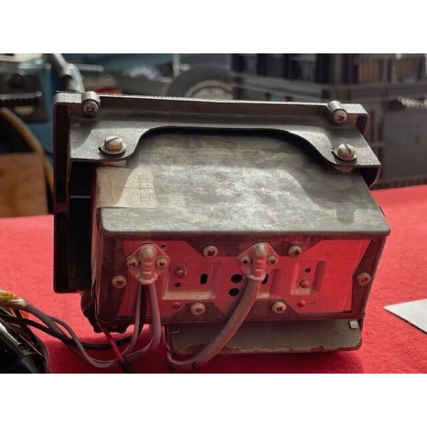 Petite radio Ara neuve sur console accessoire origine Citroën ID DS 1970 à 1975