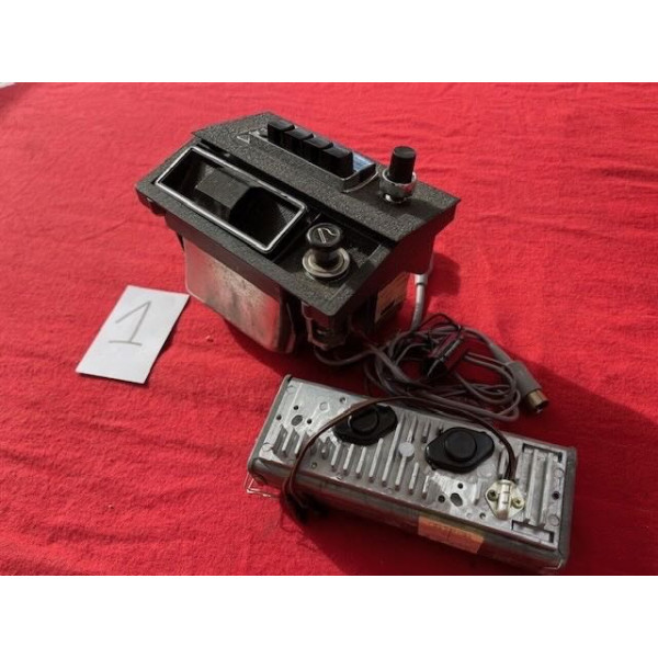 Petite radio Ara neuve sur console accessoire origine Citroën ID DS 1970 à 1975