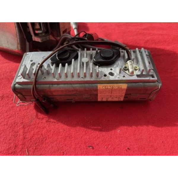 Petite radio Ara neuve sur console accessoire origine Citroën ID DS 1970 à 1975