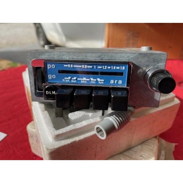 Petite radio Ara neuve avec façade accessoire origine Citroën ID DS 1970 à 1975