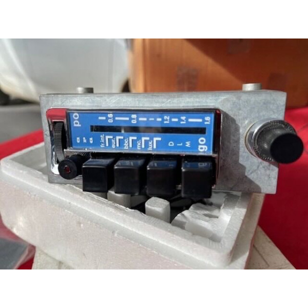 Petite radio Ara neuve avec façade accessoire origine Citroën GS SM CX