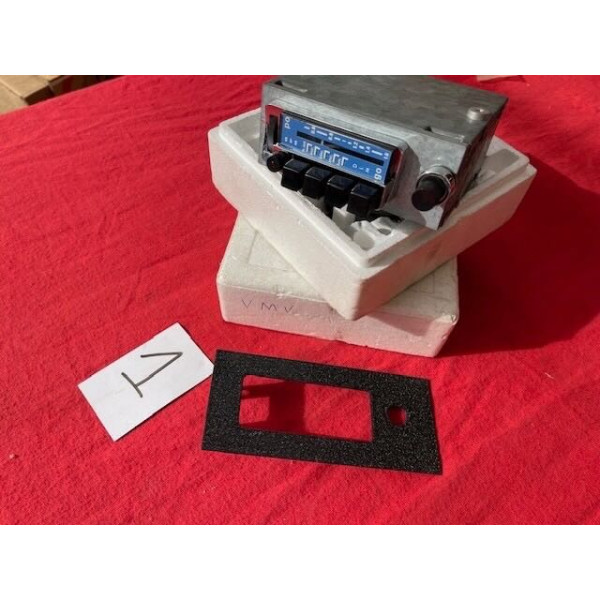 Petite radio Ara neuve avec façade accessoire origine Citroën GS SM CX