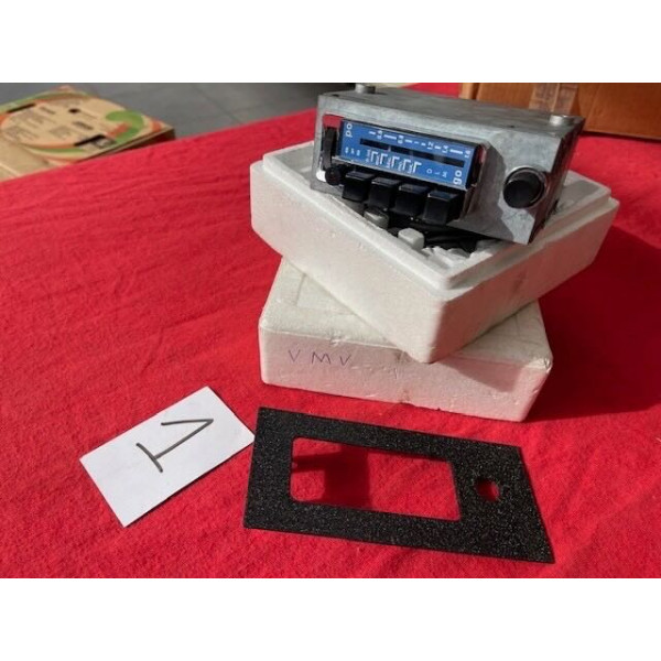 Petite radio Ara neuve avec façade accessoire origine Citroën GS SM CX