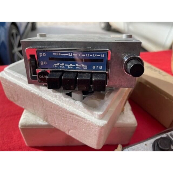 Petite radio Ara neuve avec façade accessoire origine Citroën GS SM CX