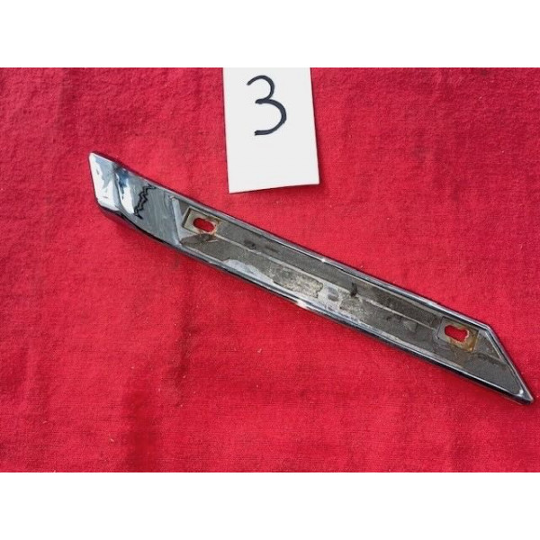 Support de sigle custode latéral Citroën SM Maserati