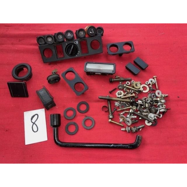 Lot accastillage visserie et boutons de commande Citroën AX tout modèle