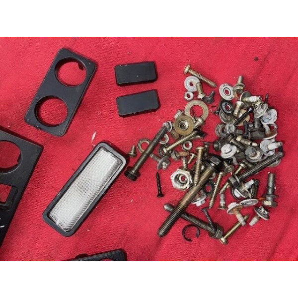 Lot accastillage visserie et boutons de commande Citroën AX tout modèle