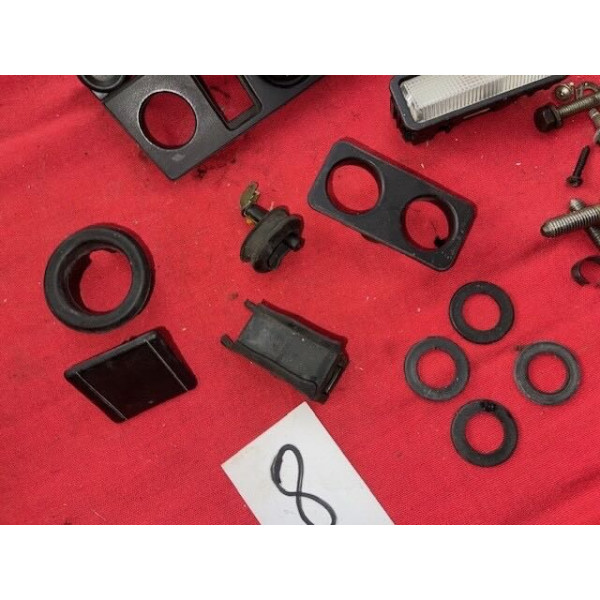 Lot accastillage visserie et boutons de commande Citroën AX tout modèle