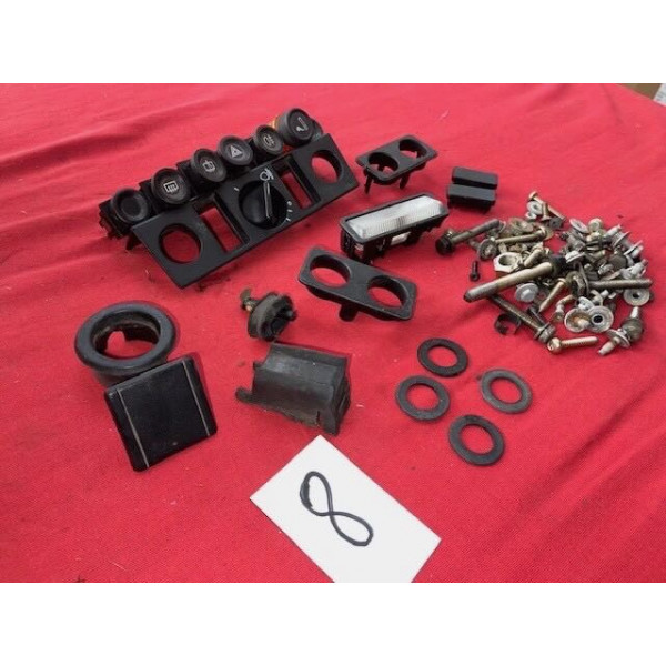 Lot accastillage visserie et boutons de commande Citroën AX tout modèle