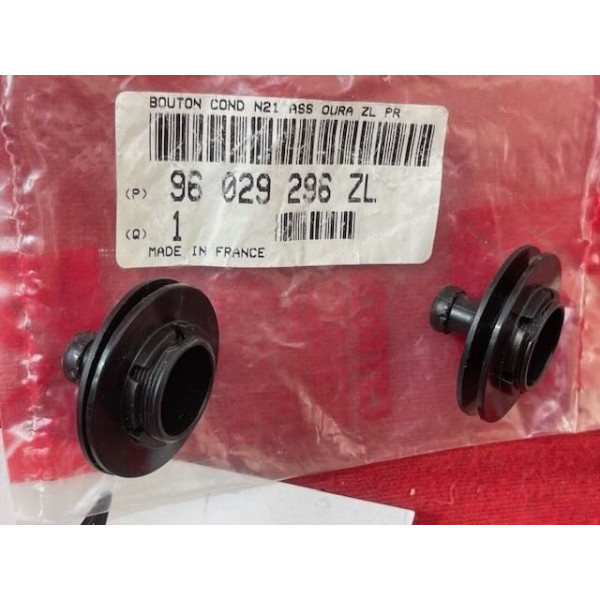 2 boutons d'accroche de tapis neuf Citroën Xantia ph2 Activa V6
