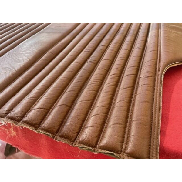 Morceau de cuir banquette arrière fauve neuf d'époque Citroën DS 19 ou 21 Pallas