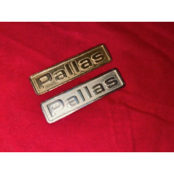 2 sigles custode arrière métal original Citroën DS 20 21 et 23 Pallas 71 à 75