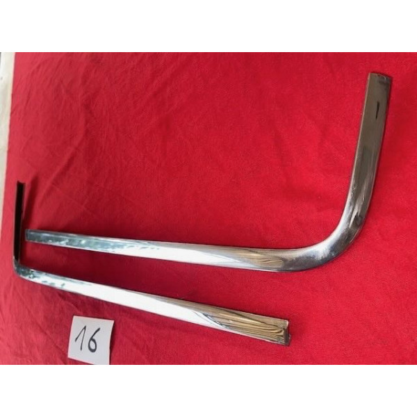 2 encadrements D et G bas de lunette arrière original Citroën SM Maserati