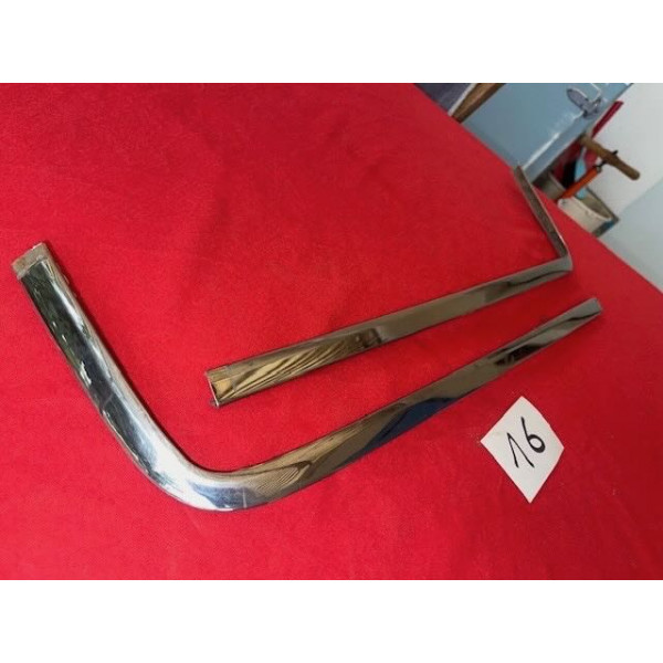 2 encadrements D et G bas de lunette arrière original Citroën SM Maserati
