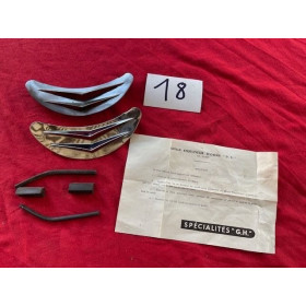 2 grilles d'enjoliveurs d'ouies Citroën DS