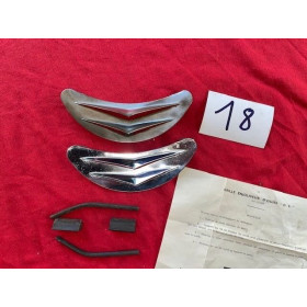 2 grilles d'enjoliveurs d'ouies Citroën DS