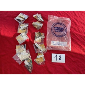 Lot de 11 goujons neuf culasse origine moteur Citroën SM Maserati Merak