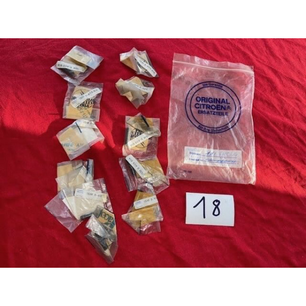Lot de 11 goujons neuf culasse origine moteur Citroën SM Maserati Merak