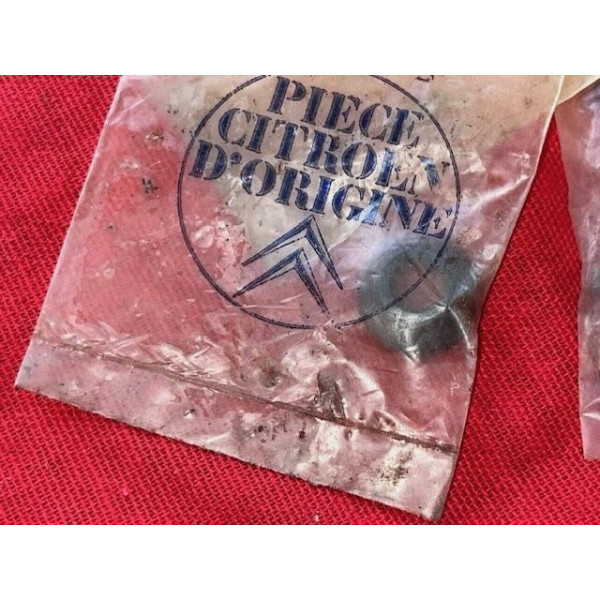 Lot de pièces neuves origine moteur Citroën SM Maserati Merak