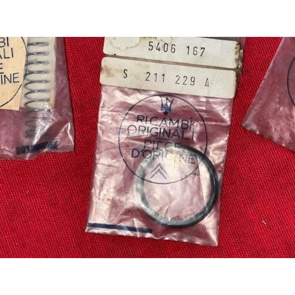 Lot de pièces neuves origine moteur Citroën SM Maserati Merak