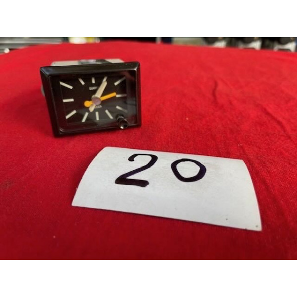 Montre Jaeger à quartz Citroën DS 20 21 23 dernière génération