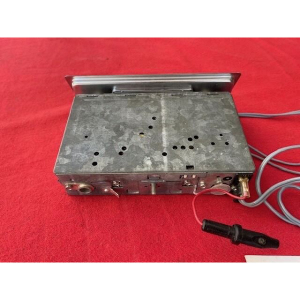 Autoradio Blaupunkt Frankfurt avec support Citroën ID DS 19 ou 21 1962 à 69