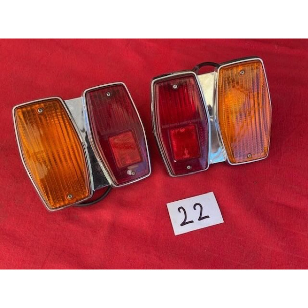 2 feux arrière neuf complet Peugeot 304 berline