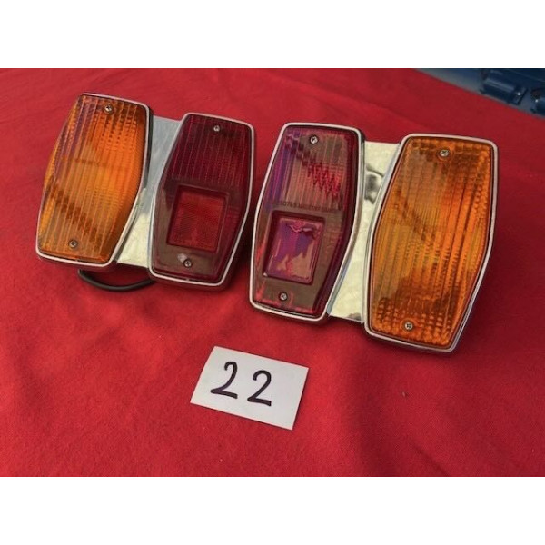 2 feux arrière neuf complet Peugeot 304 berline