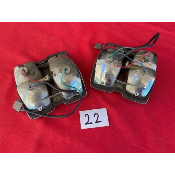 2 feux arrière neuf complet Peugeot 304 berline